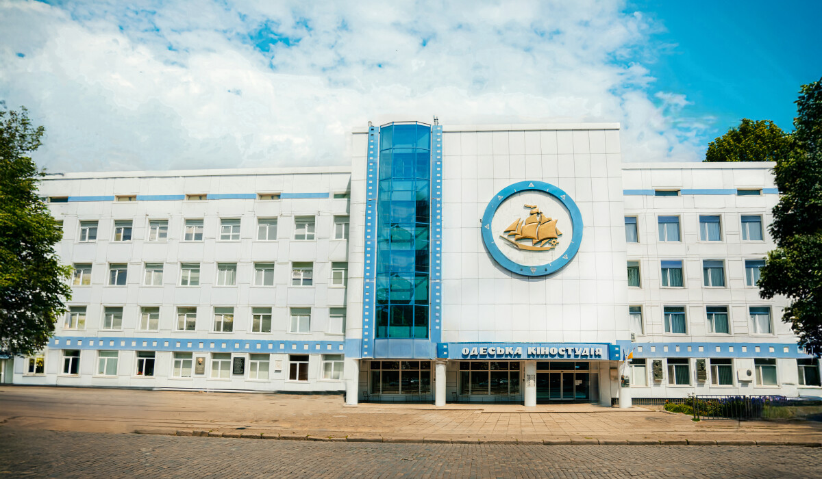 Кіностудія оговтується після атак